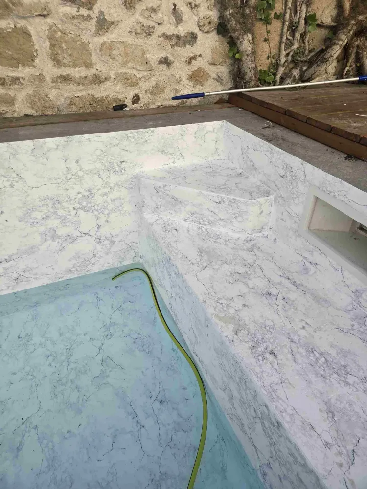 Pose étanchéité piscine à Florensac